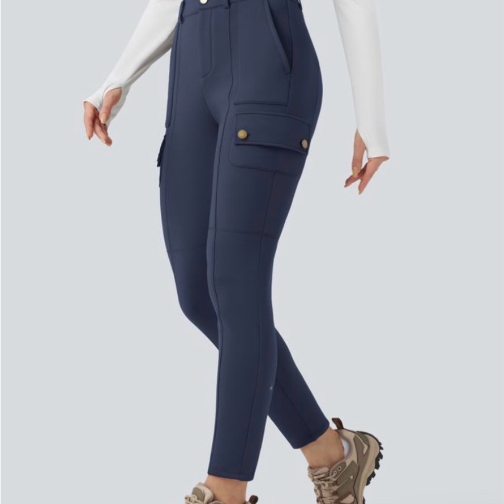 Halara high Waisted Button Multiple Pockets Skinny
Cargo Pants S